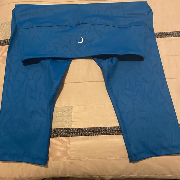 Zyia royal blue hi-rise light n tight 17” crop size 8-10 - Picture 6 of 7